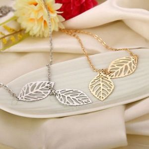 🍂Gold or Silver double leaf necklace.🍂